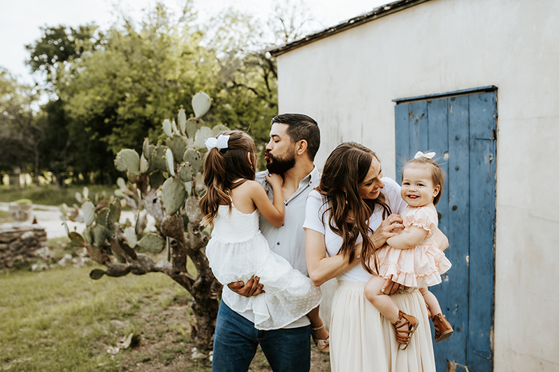 Lifestyle family and newborn photography in Austin Texas